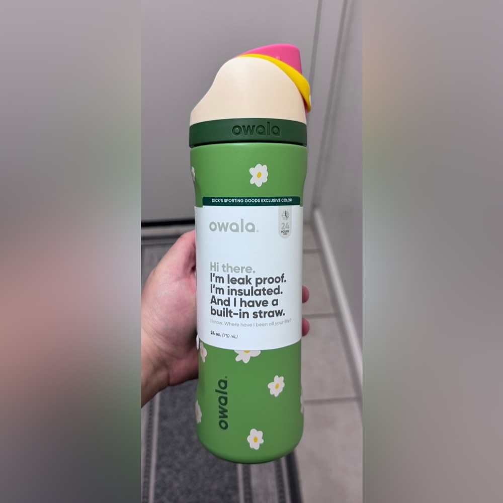 BNWT Owala 24oz Special Edition FreeSip Bottle “DARLING DAISY”